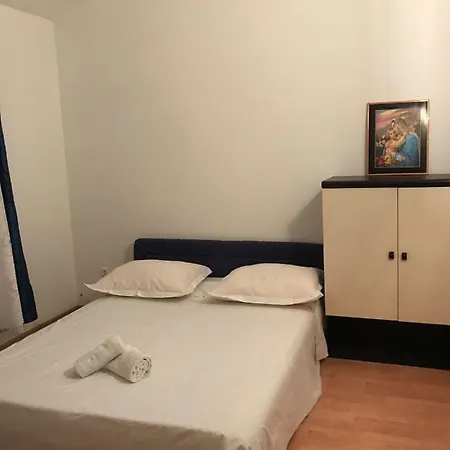 Feriehus Apartman Mara Šestanovac