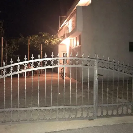 Apartman Mara *